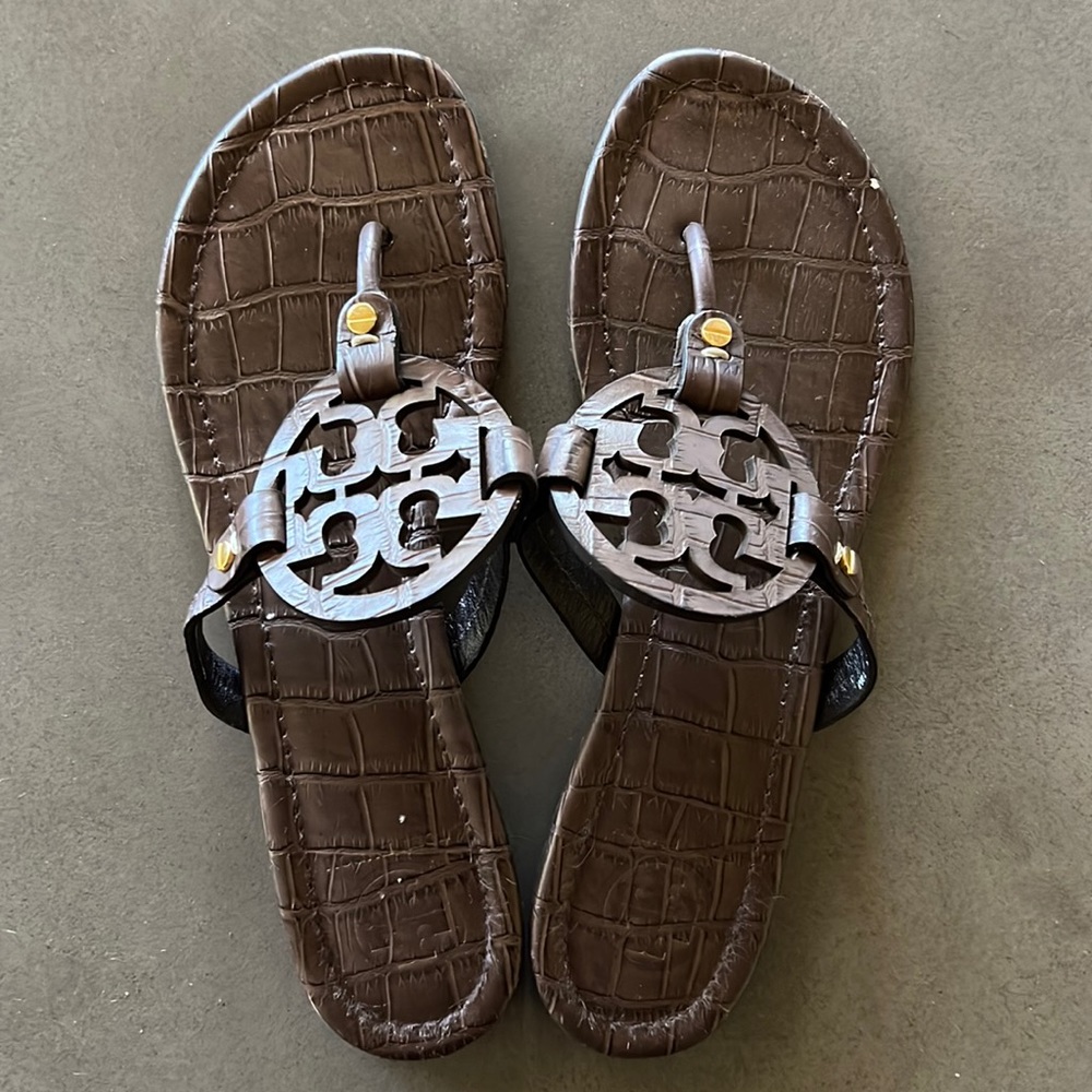 Tory Burch Miller flats. Brown croco embossed leather. Gold hardware. Sz 10
